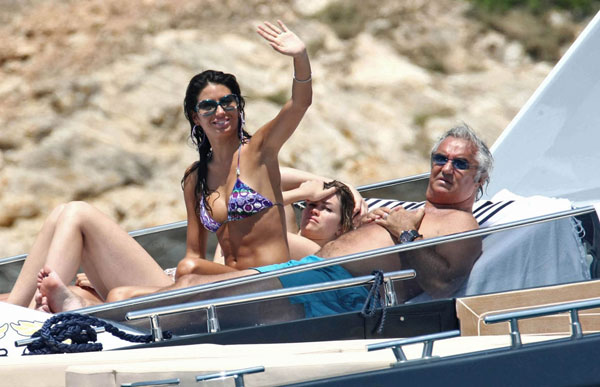 20080701-Flavio_Elisabeeta_Gregoraci_Briatore_Bikini3.jpg