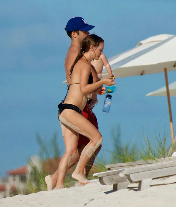 Natalie Portman Mom Body in a Bikini