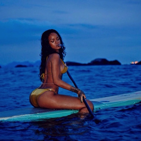 PHOTOS Of Sexy Rihanna Paddle Boarding 1