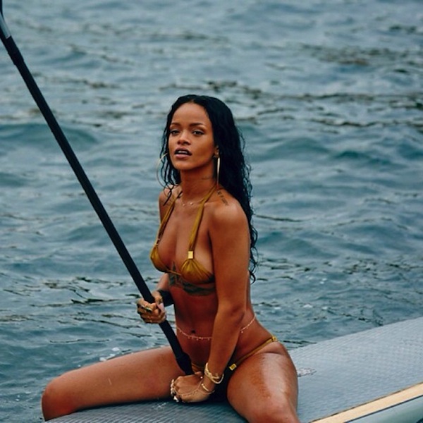PHOTOS Of Sexy Rihanna Paddle Boarding 3