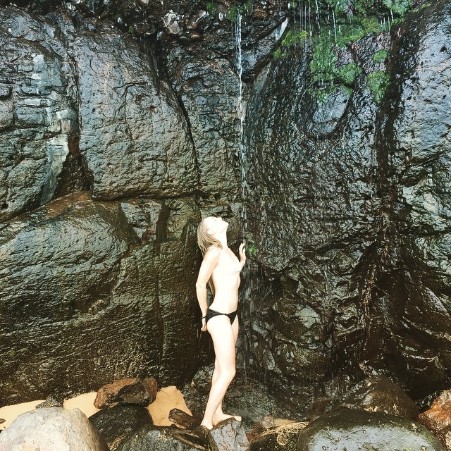 AnnaSophia Robb -Bikini