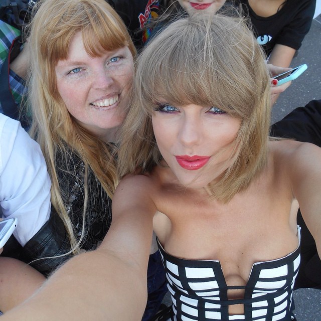 Taylor-Swift-Selfie--01