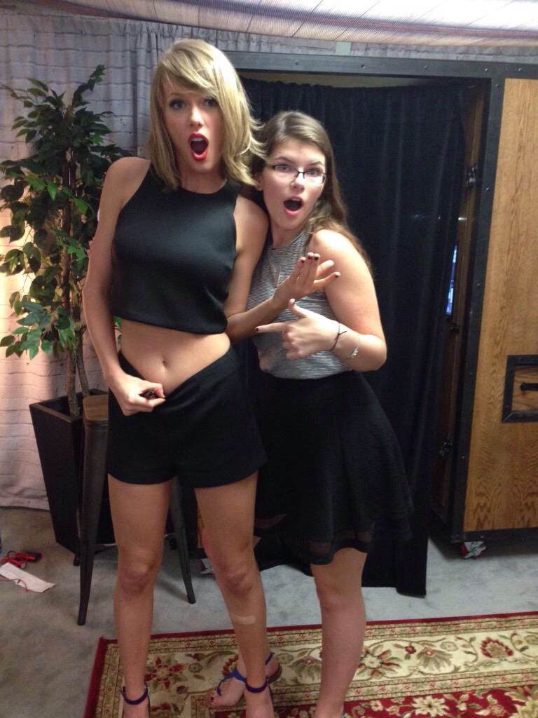 Taylor-Swift-Belly_Button