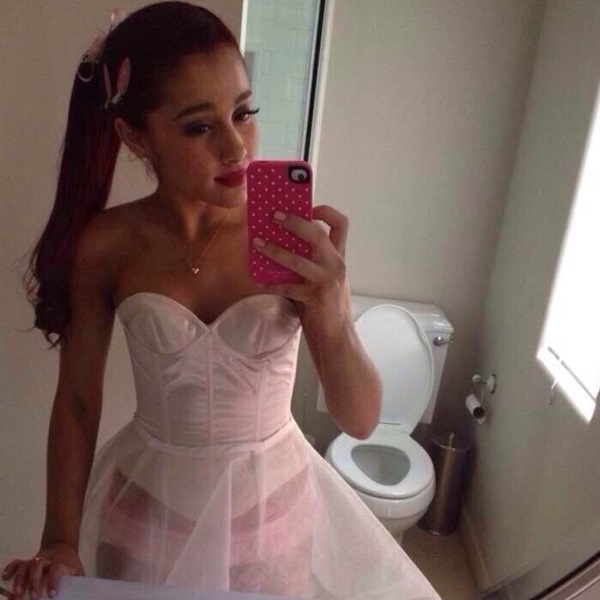 Ariana Grande Panty Flash Of The Day
