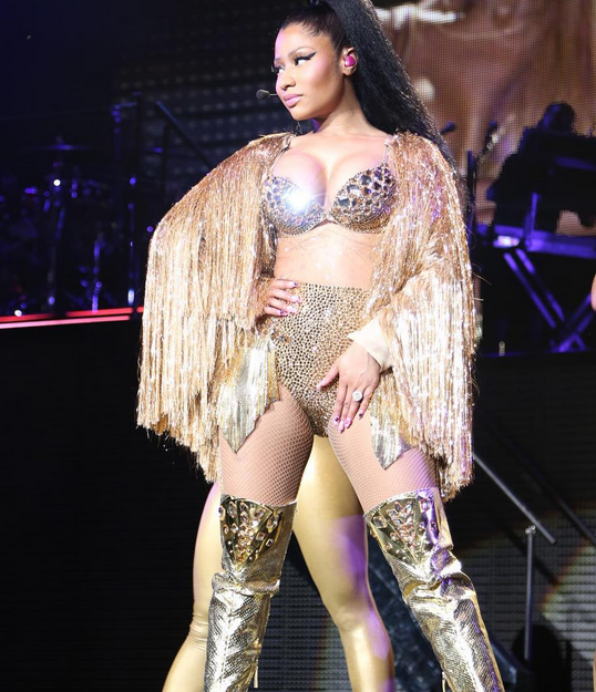 Nicki-Minaj-Performing-