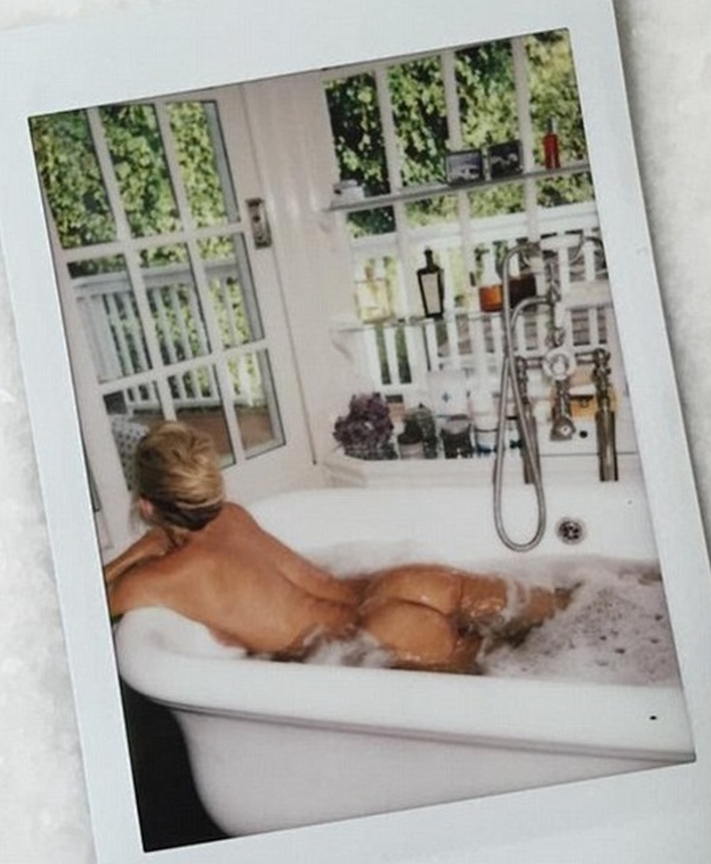 Kate Hudson in a Bathtub 1
