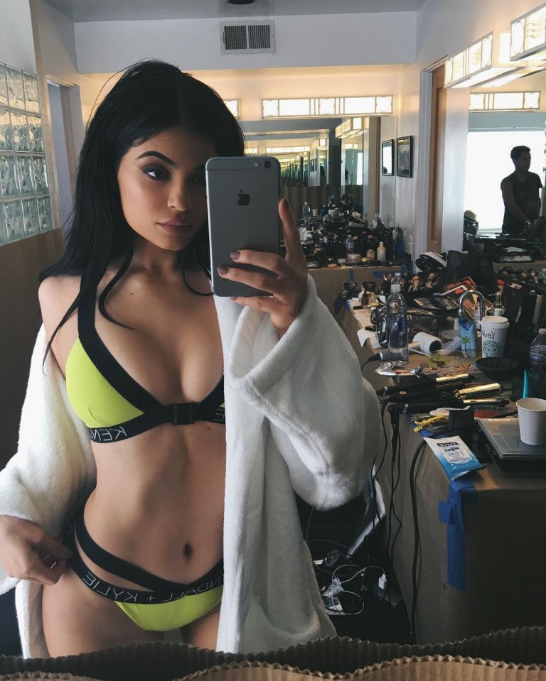 Kylie-Jenner-Sexy-2-1-768x959