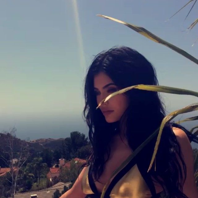 Kylie-Jenner-Sexy-3-1