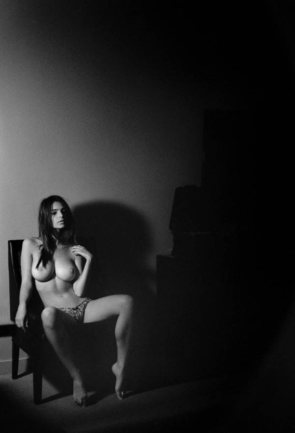 Emily-Ratajkowski-Nude-1