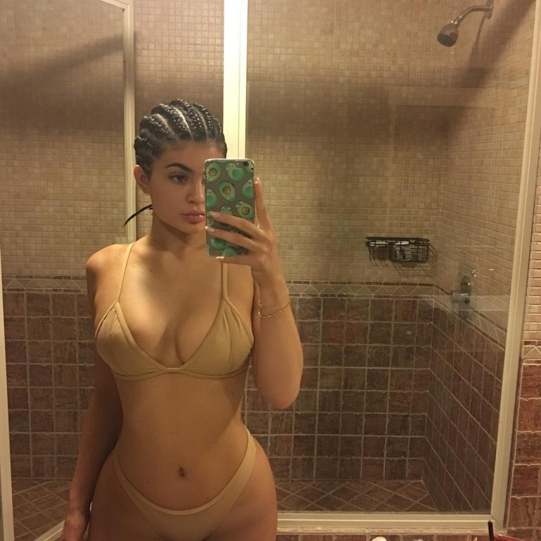 Kylie-Jenner-Selfie-768x768