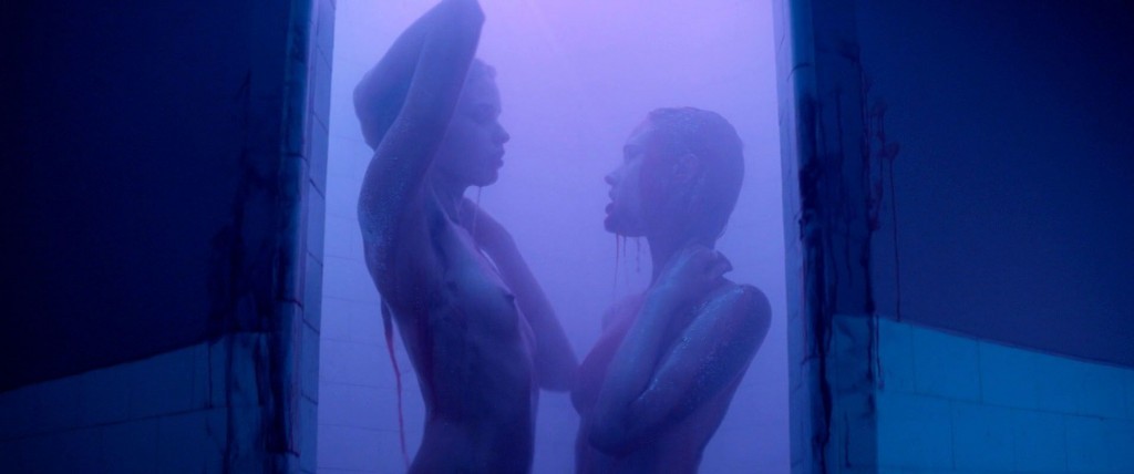 Jena-Malone-Abbey-Lee-Bella-Heathcote-Nude-8-1024x428