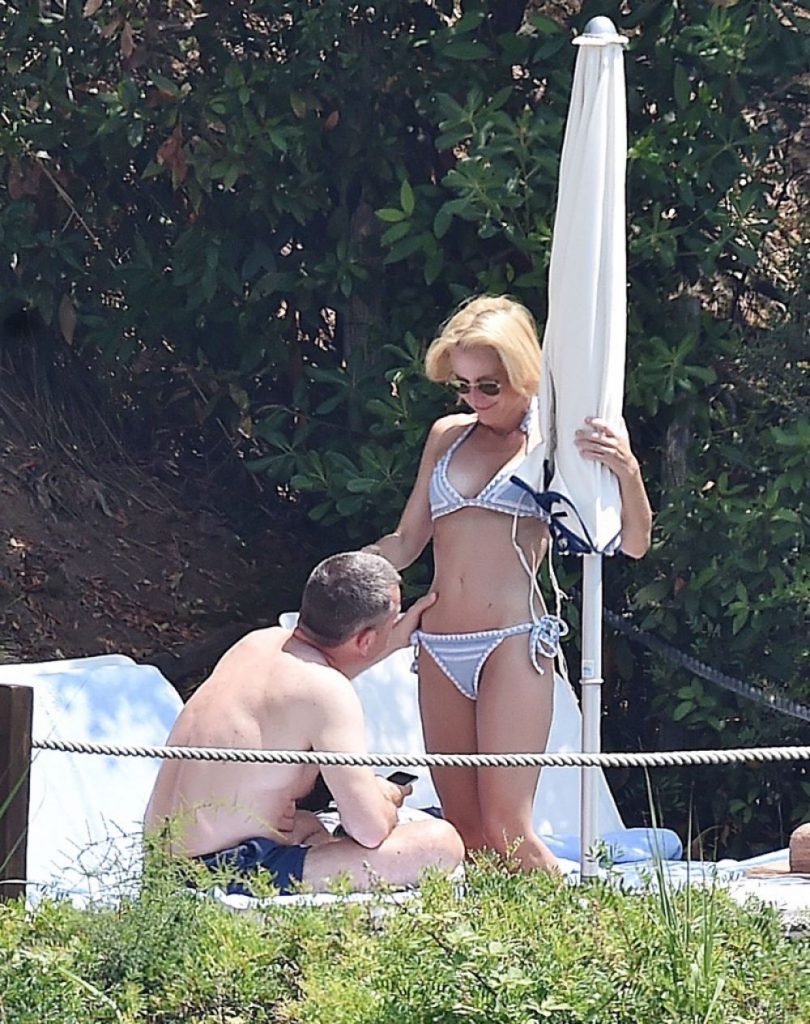 Gillian Anderson in a bikini while her husband looks to see if her vagina is still there 