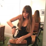 Sofia Vergara slicing bread