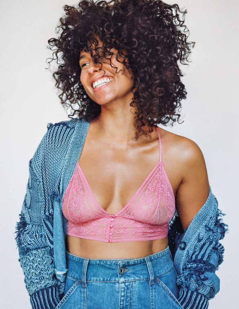 Alicia Keys nipples in a pink bra