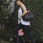 Kate Beckinsale's Mom Ass in Leggings