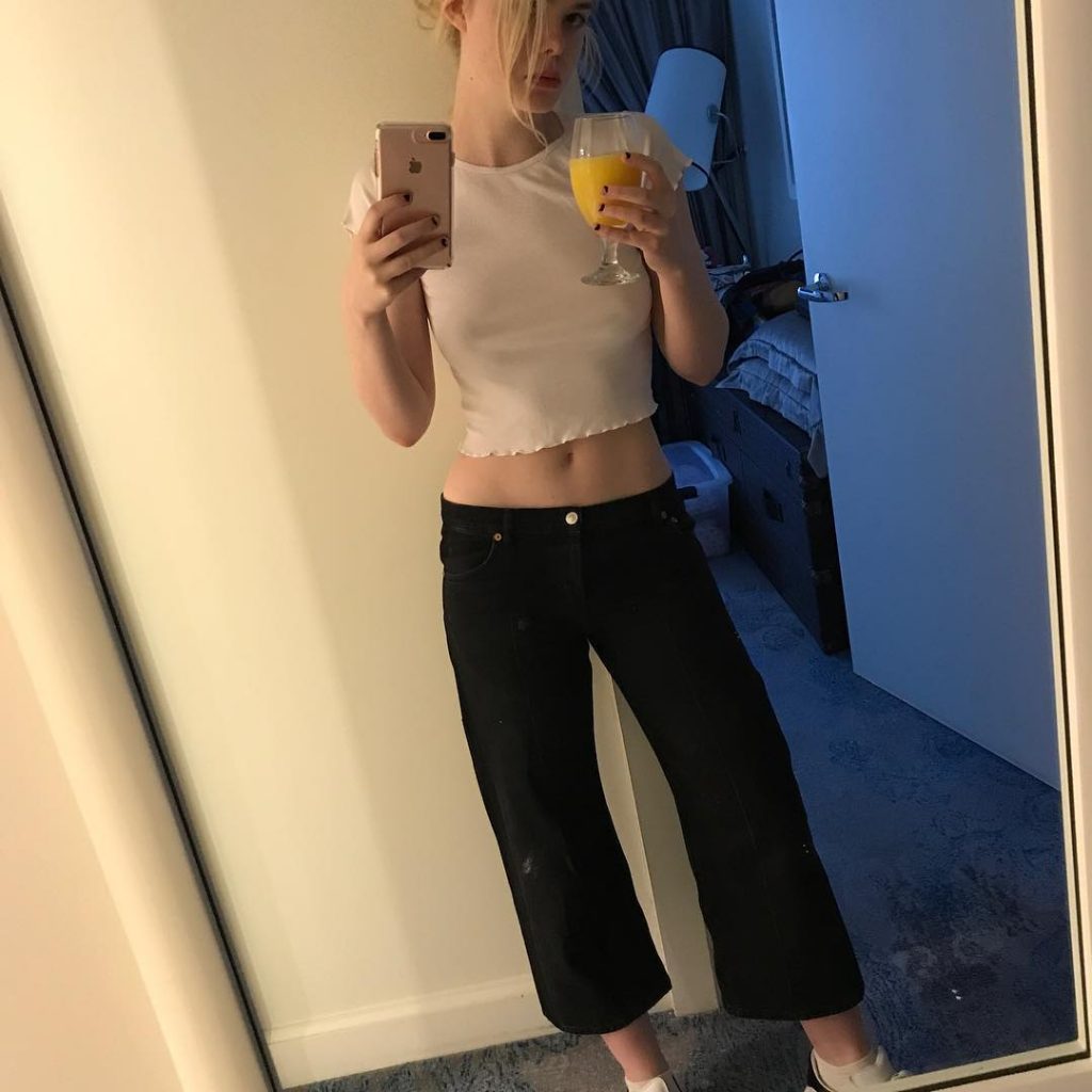 Elle Fanning's Creepy Mirror Selfie