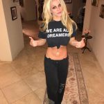 Britney Spears being tight bodied in black sweatpants and a crop top