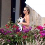 Jennifer Aniston is still old but in a bikini