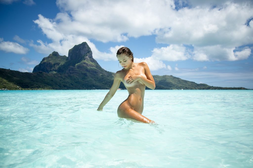 Alexis Ren Naked showing her Tits in the Ocean