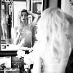Amber Heard in a white bra in a mirror
