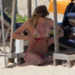 Doutzen Kroes Topless Nipples out on the Beach