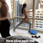 Jen Selter pulls her pants down to show her ass