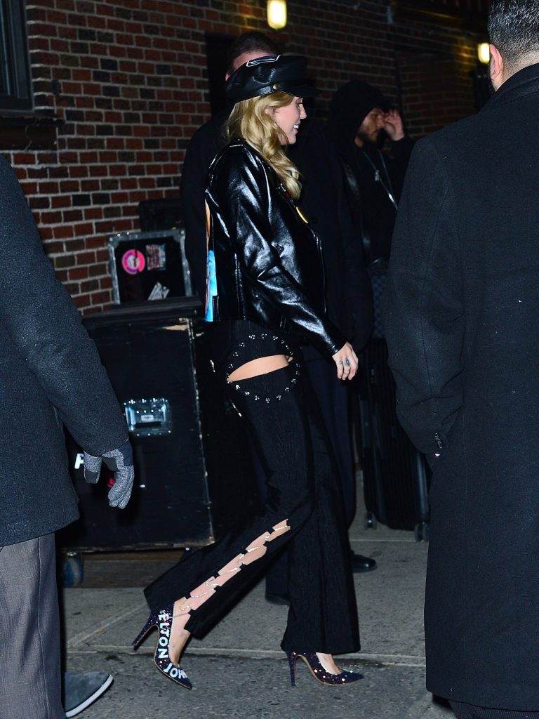 Miley Cyrus Pussy Flash in Black