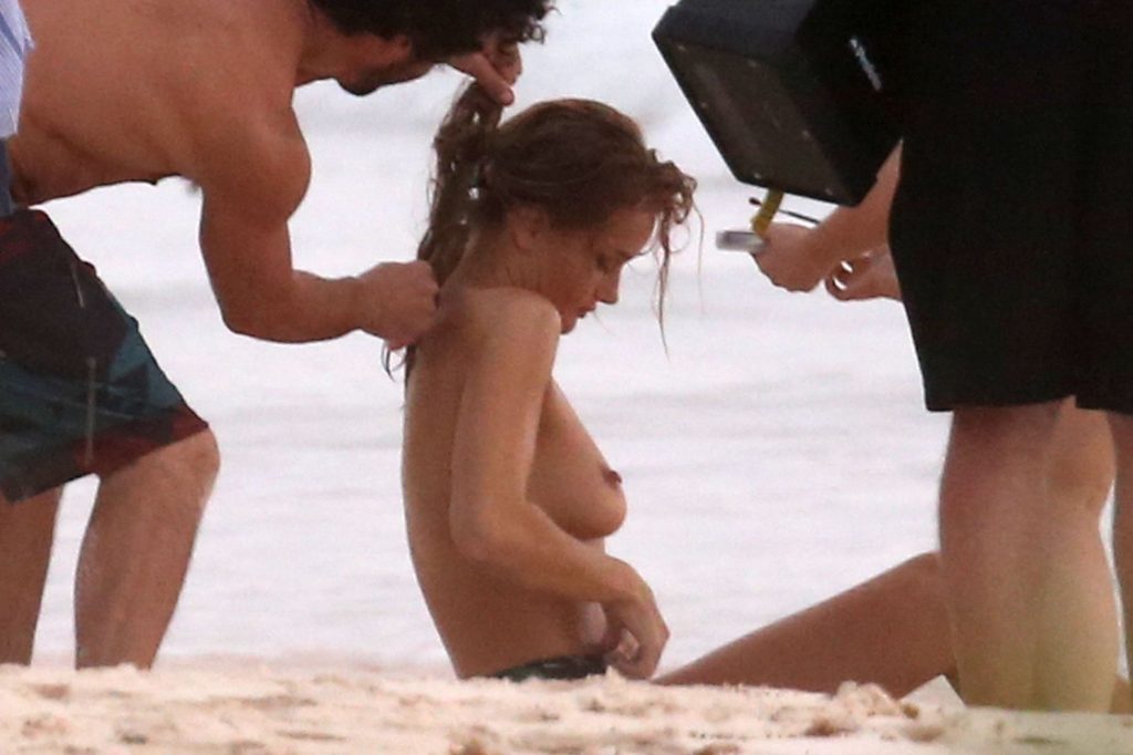 Rosie Huntington-Whiteley Nipples on the Beach