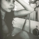Sarah Hyland Naked Bathtub Instagram