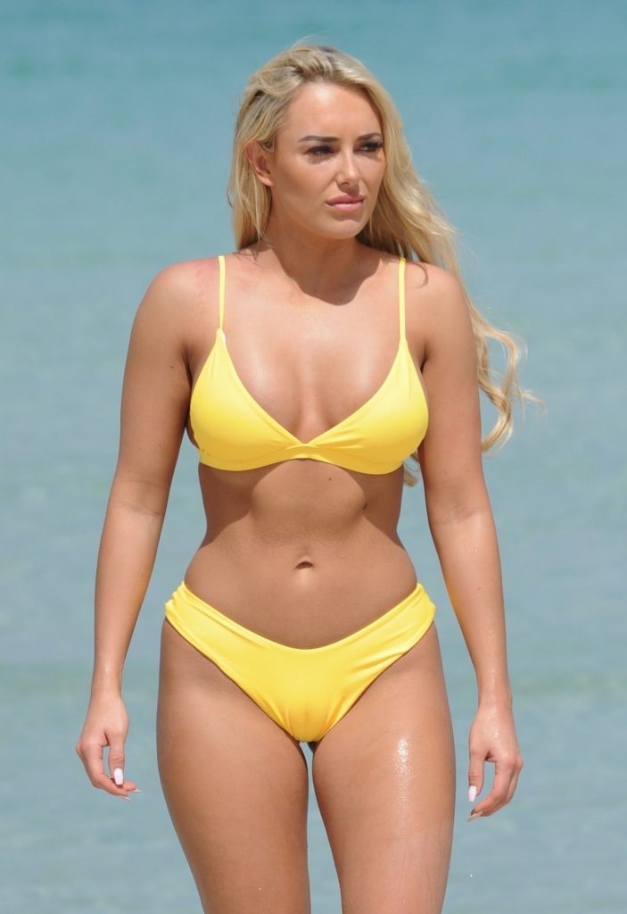 Amber Turner fat pussy in a yellow bikini on the beach