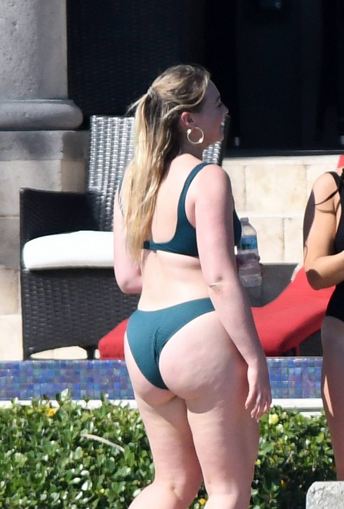 Iskra Lawrence big fat ass in a tight bikini