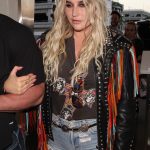 Kesha Looks Amazing At LAX After Recovering From ACL Surgery