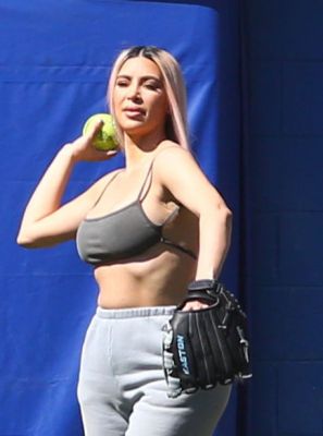 Kim Kardashian is Fat and Melting in the Sun