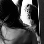 irina shayk topless in the mirror