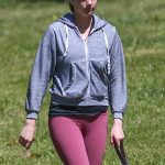 Kate Upton Cameltoe in Pink Leggings