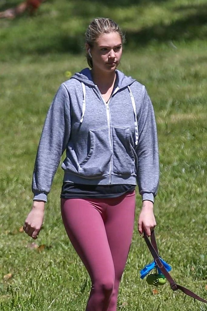 Kate Upton Cameltoe in Pink Leggings