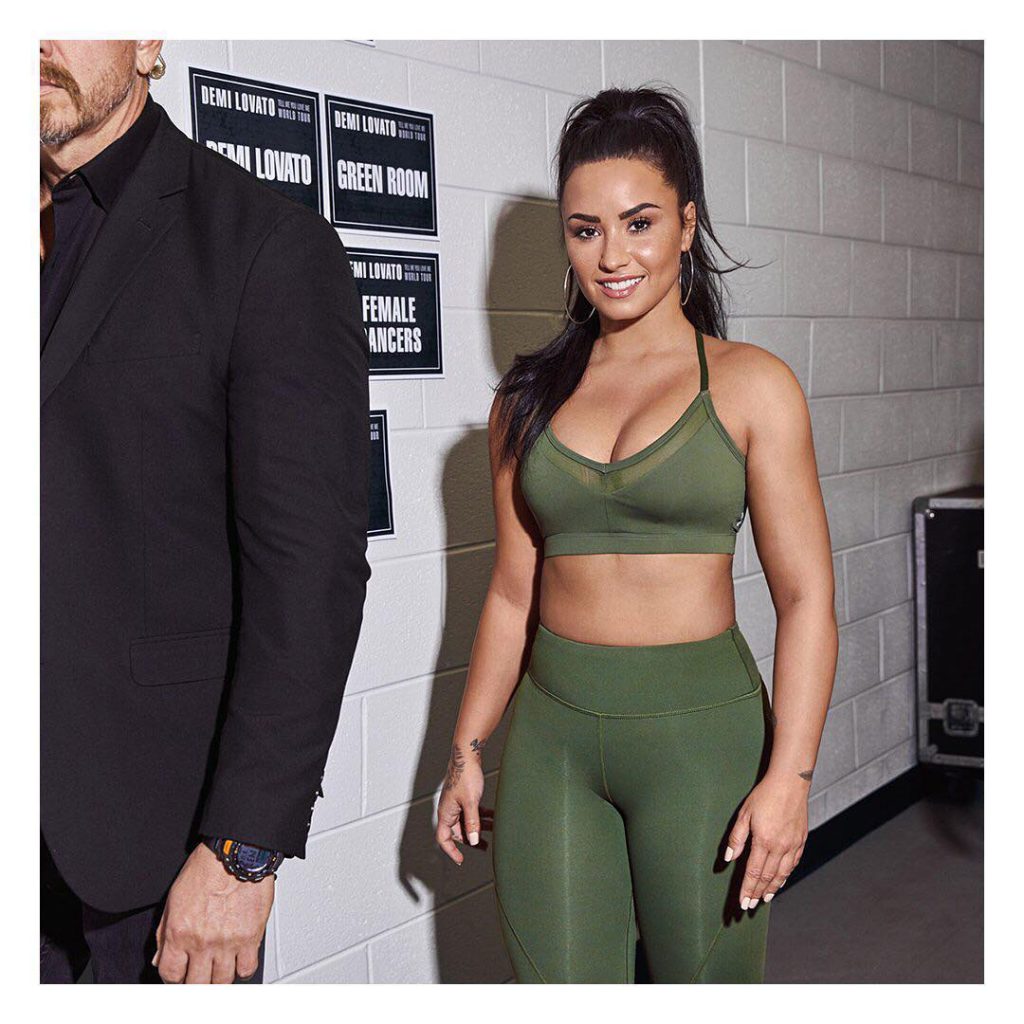 Demi Lovato Cameltoe Green Leggings and Sports Bra
