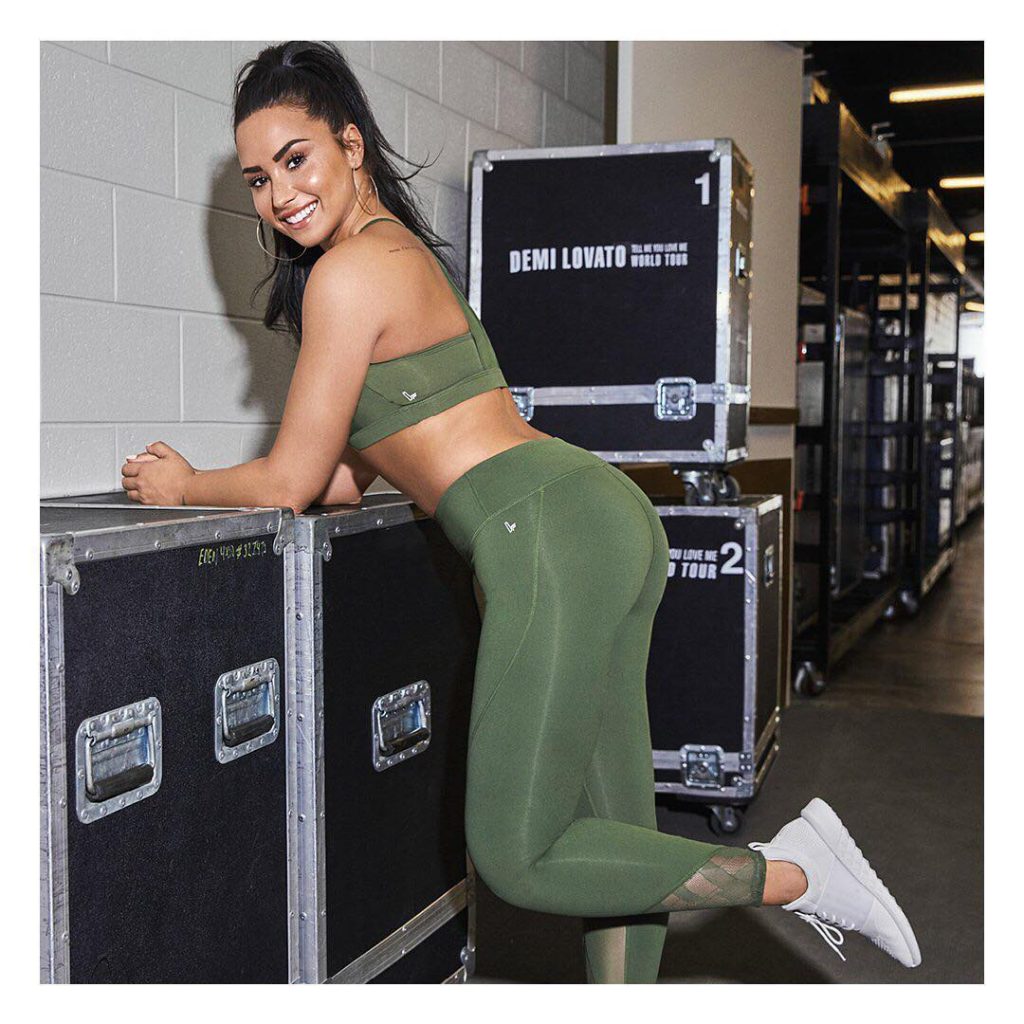 Demi Lovato Cameltoe Green Leggings and Sports Bra 3