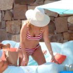 Reese Witherspoon tits in a bikini