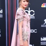 Taylor Swift Pussy Flash at the Billboard Music Awards