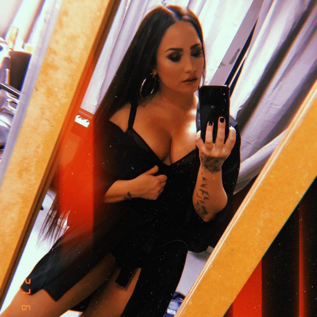 Demi Lovato Slutty Cleavage Mirror Selfie