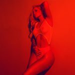 Iggy Azalea Tits Out for Instagram