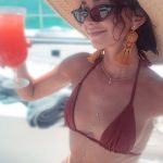 Sarah Hyland Tits and Stomach Scars in a Bikini