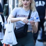 Sophie Turner Fat Cameltoe in Tight Fitness Shorts