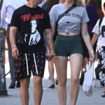 Sophie Turner Fat Cameltoe in Tight Fitness Shorts