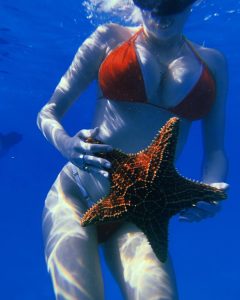 Caroline Vreeland Big Fake Tits Wet Ass in Red Bikini Underwater