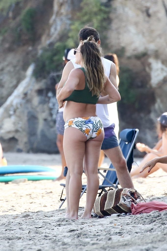 Hilary Duff Big ass and Tits Pregnant Bikini
