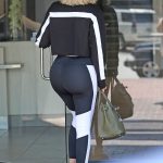 Khloe Kardashian Massive Fat Cameltoe and Ass in LEggings