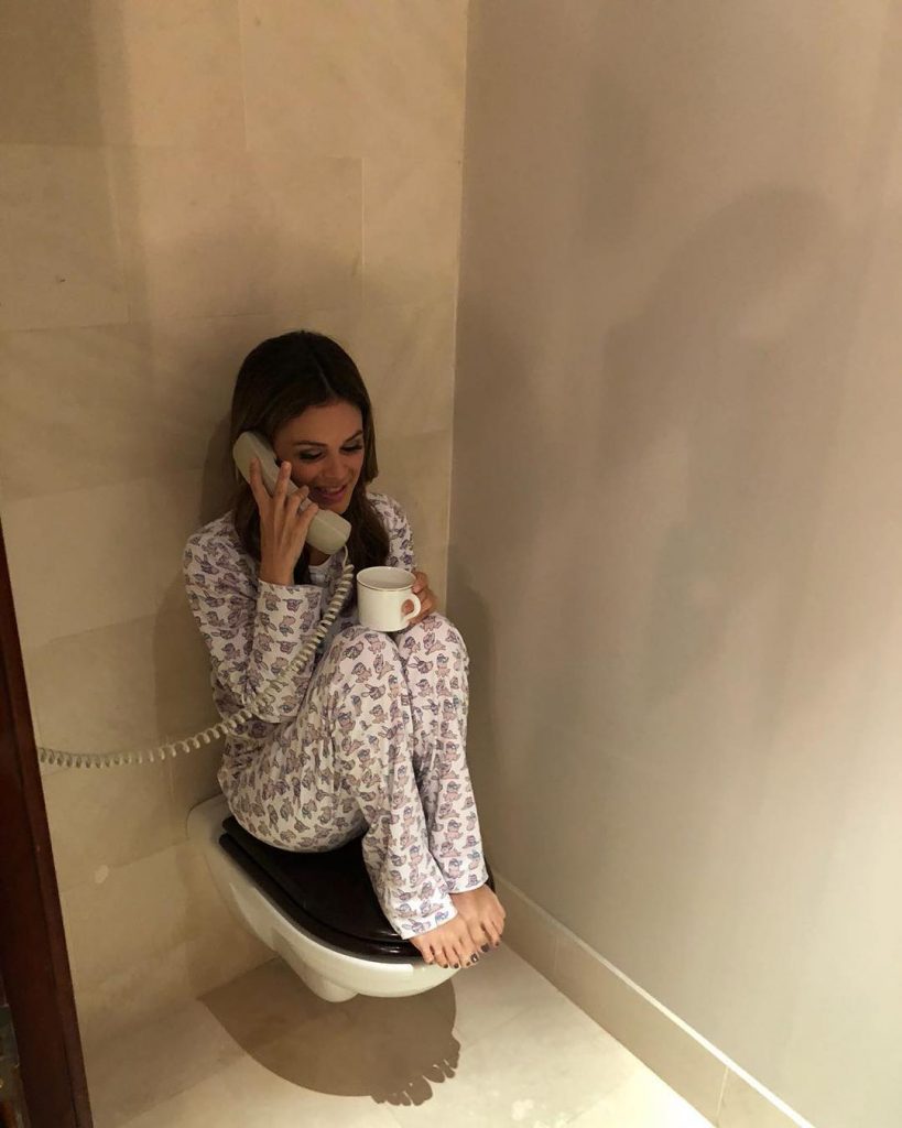 Rachel Bilson Captive in a Panic Room on The Toilet