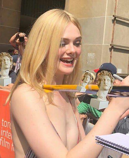 Elle Fanning Tits Cleavage in a Dress